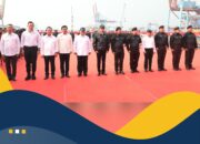 Bersama Presiden RI, Menteri AHY Peroleh Brevet Kehormatan Hiu Kencana dari TNI AL
