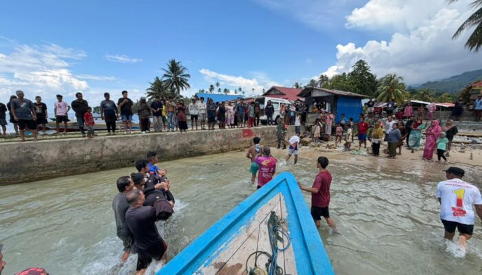 Polres Bangkep Evakuasi Warga Desa Pelinglalomo yang Hilang di Perairan Pulau Tikus