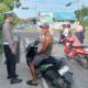 Satlantas Polres Bangkep Gelar Strong Point Pagi, Pastikan Kamseltibcar Lantas Aman dan Kondusif