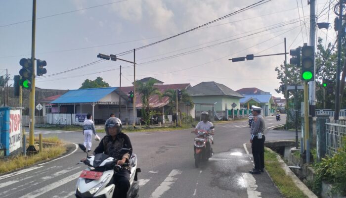 Satlantas Polres Bangkep Gelar Strong Point Pagi, Pastikan Kamseltibcar Lantas Salakan Kondusif