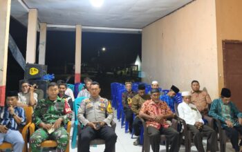 Perkuat Sinergi, Bhabinkamtibmas Polsek Tinangkung Kawal Penutupan Kunjungan Pemuda Dua Kabupaten