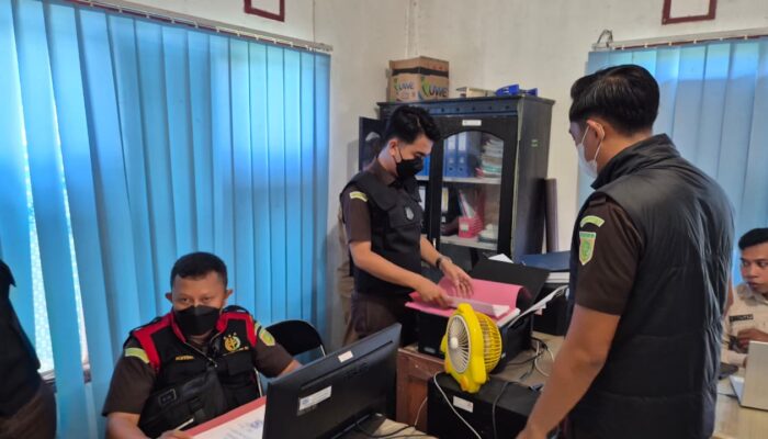 Kejaksaan Negeri Balut Geledah Dinas Dikbud Bangkep dan PKBM Windu