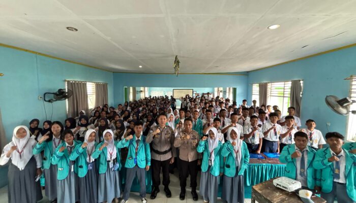 Sat Binmas Polres Bangkep Edukasi Siswa Baru SMAN 1 Tinangkung Tertib Berlalu Lintas saat MPLS