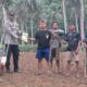 Sinergi Bhabinkamtibmas Polsek Tinangkung dan Warga Tanam Jagung di Desa Luksagu