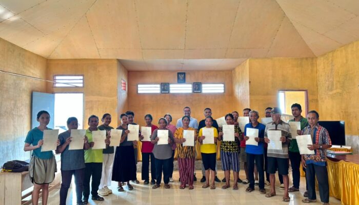 Penyerahan Sertipikat Tanah kepada Masyarakat di Empat Wilayah Banggai Kepulauan