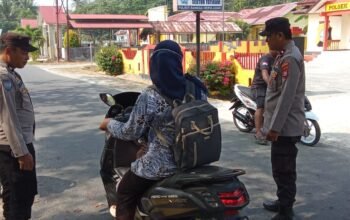 Cegah Karhutla dan Tertibkan Pengendara, Polsek Totikum Gencarkan Strong Point dan Imbauan Warga