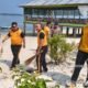 Polres Banggai Kepulauan Gelar Green Policing, Bersihkan Pantai Wisata Kautu Bersama Warga