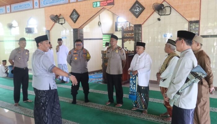 Program Jumat Keliling, Kapolres Banggai Kepulauan Ajak Warga Jaga Kamtibmas dan Cegah Kebakaran Lahan